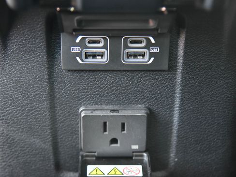 Used 2023 Jeep Wrangler Unlimited Sahara w/ Cold Weather Group AWD/4WD image 43