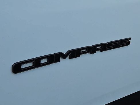 Used 2025 Jeep Compass Trailhawk AWD/4WD image 30