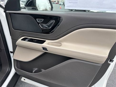 Certified 2023 Lincoln Aviator AWD w/ Premium Package image 36