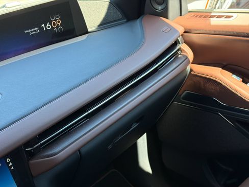 New 2026 Lincoln Navigator Reserve AWD/4WD image 31