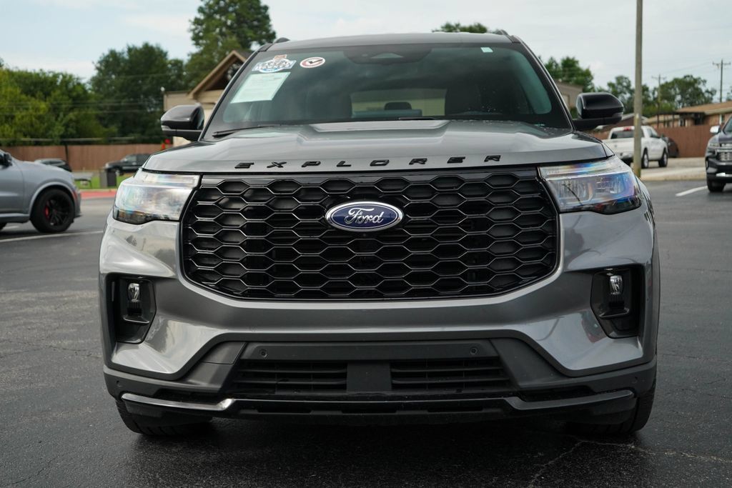 Used 2025 Ford Explorer ST-Line w/ ST-Line Street Pack AWD/4WD image 16