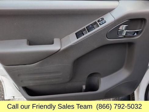 Used 2021 Nissan Frontier SV w/ Midnight Edition Floor Mats image 11