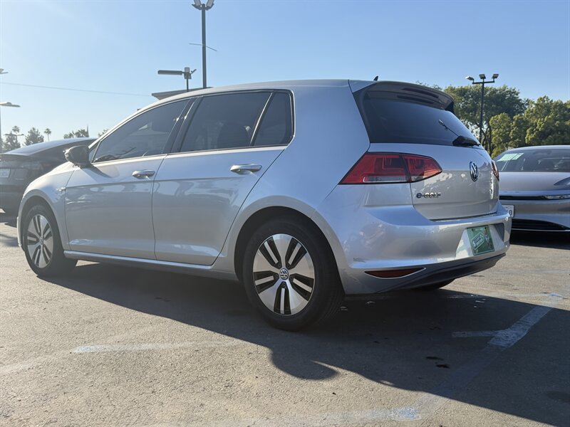 Used 2016 Volkswagen e-Golf SE FWD image 3