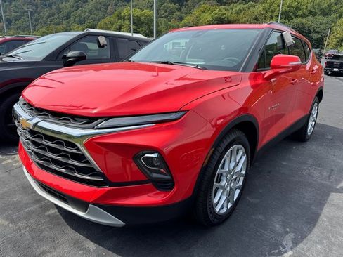 Used 2025 Chevrolet Blazer LT w/ Sound & Technology Package image 2