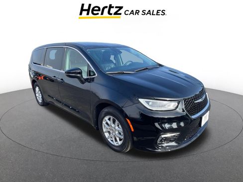 Used 2024 Chrysler Pacifica Touring-L image 1