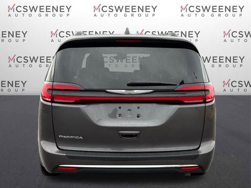 Used 2022 Chrysler Pacifica Touring-L image 4