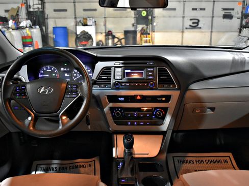 Used 2015 Hyundai Sonata SE image 39