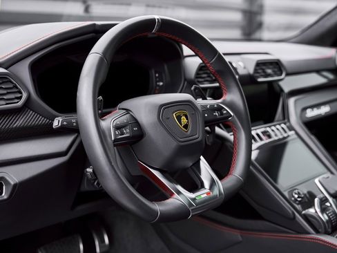 Used 2021 Lamborghini Urus image 39