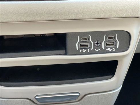 Certified 2023 Chrysler Pacifica Touring-L FWD image 27