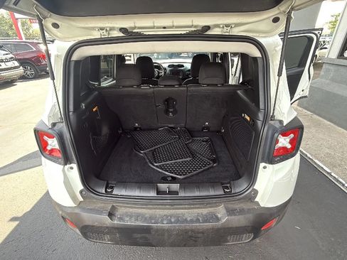 Used 2017 Jeep Renegade Latitude FWD image 17