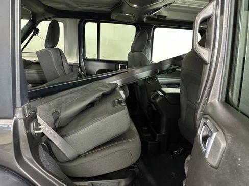 Used 2024 Jeep Wrangler Unlimited image 27