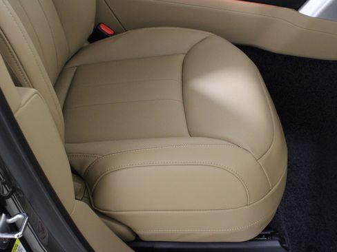 New 2026 Land Rover Range Rover SE image 13