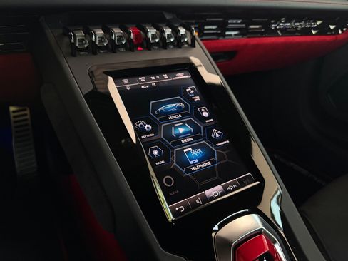 Used 2023 Lamborghini Huracan EVO RWD image 32