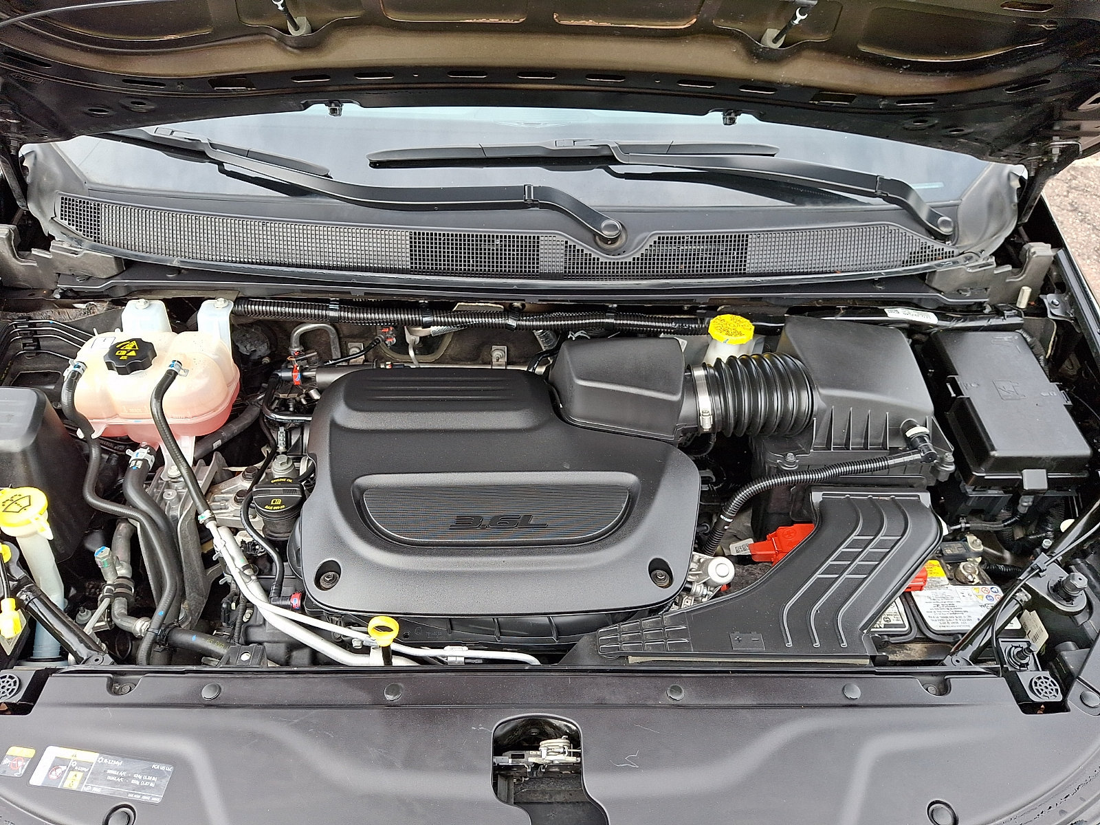 Used 2025 Chrysler Pacifica Limited FWD image 29