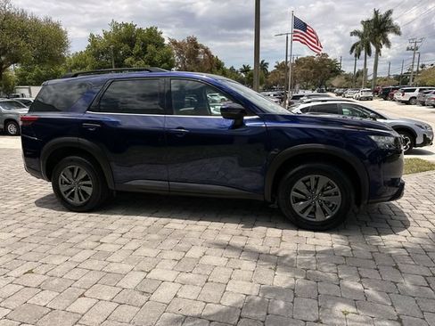 Used 2025 Nissan Pathfinder SV FWD image 15