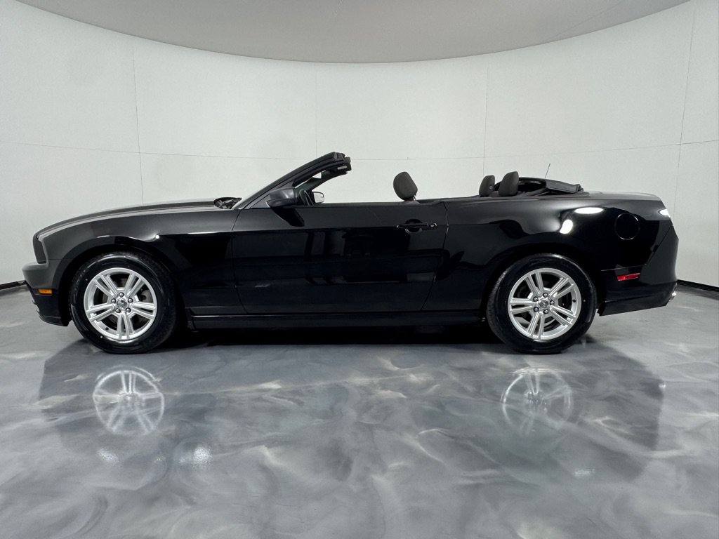 Used 2013 Ford Mustang Convertible RWD image 9