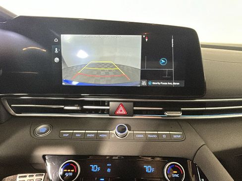 Certified 2025 Hyundai Elantra SEL FWD image 24