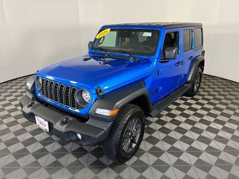 Used 2026 Jeep Wrangler Unlimited Sport AWD/4WD image 3