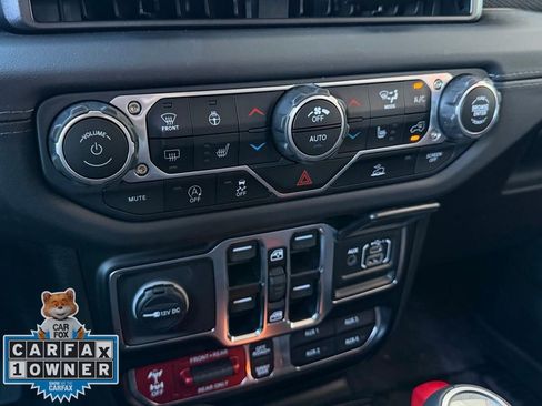 Used 2025 Jeep Gladiator Rubicon w/ Convenience Group AWD/4WD image 18