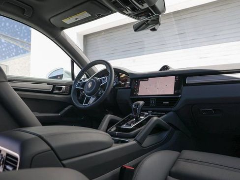 Used 2023 Porsche Cayenne S image 22