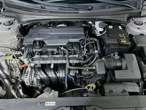 Used 2022 Hyundai Elantra SEL w/ Preferred Accessory Package image 9