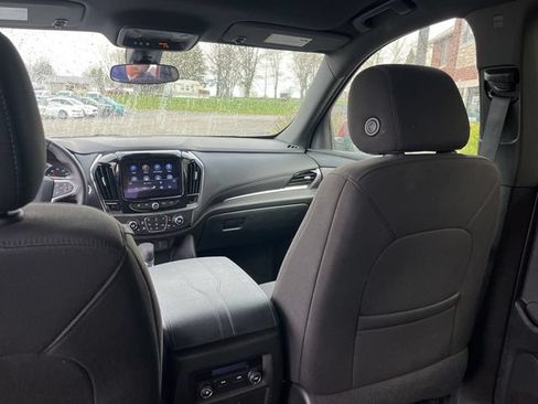 Used 2023 Chevrolet Traverse LT FWD image 16