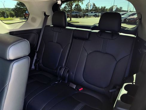 Used 2024 Honda Pilot Touring image 32
