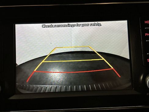 Used 2021 Kia Sedona LX image 17