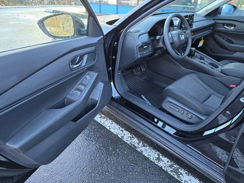 New 2025 Honda Accord SE image 11