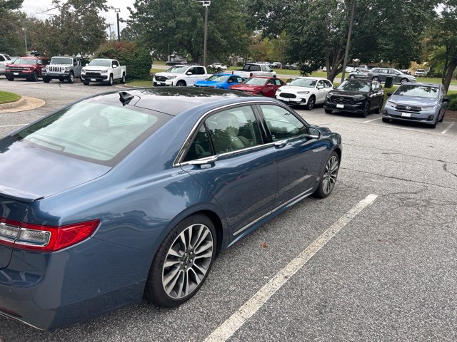 Used 2018 Lincoln Continental Reserve FWD image 3
