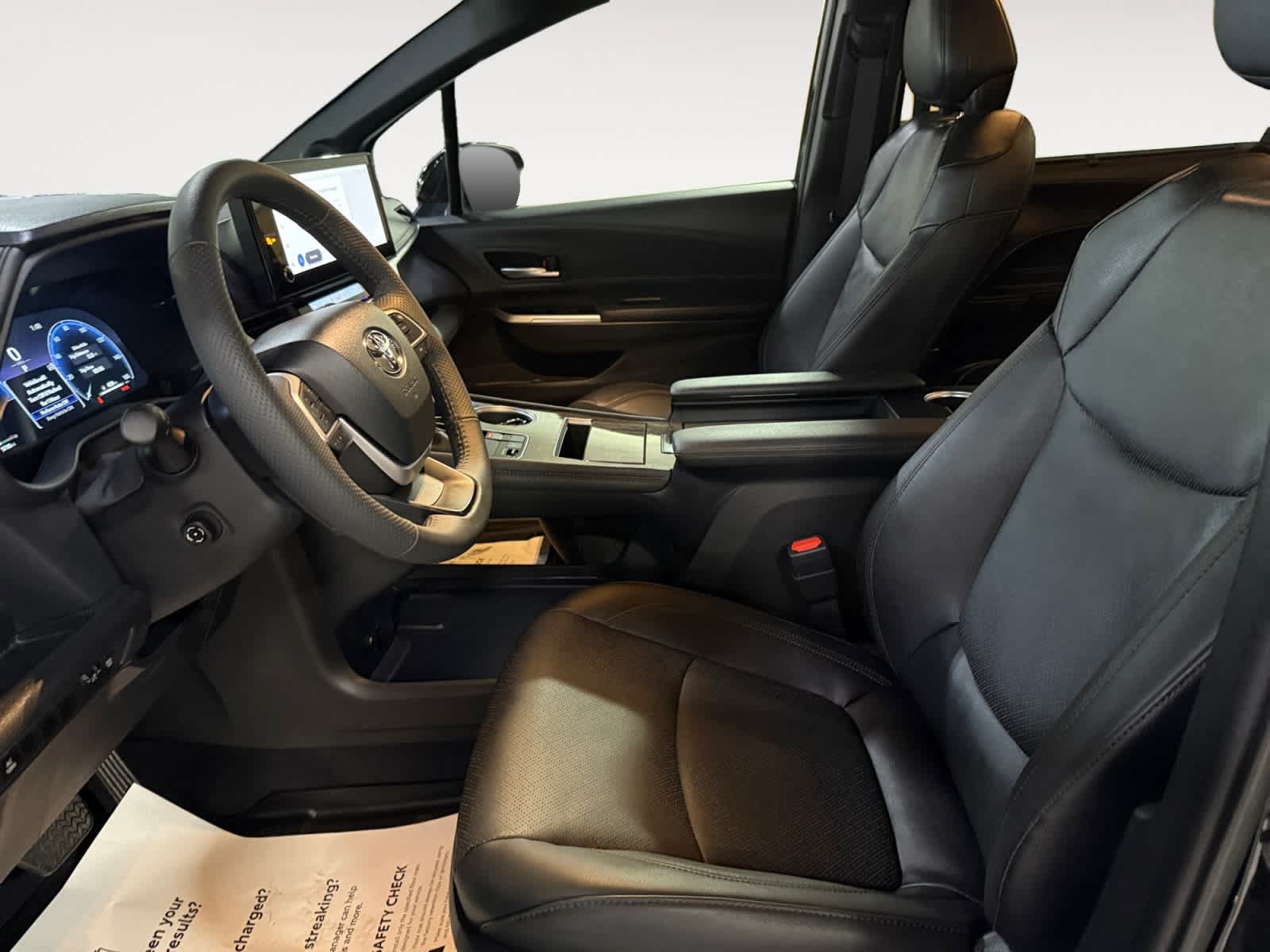 Used 2026 Toyota Sienna Limited FWD image 11