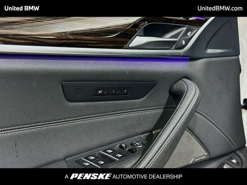 Used 2022 BMW 530e w/ Premium Package image 3