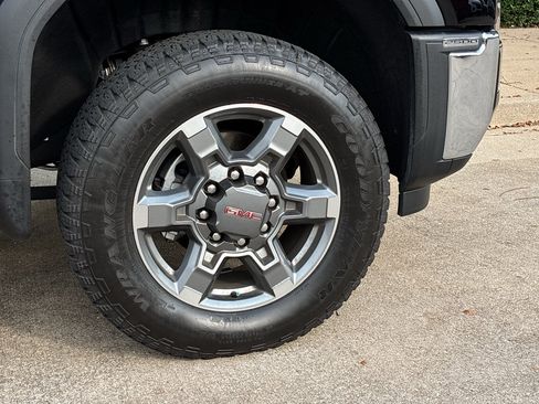 Used 2025 GMC Sierra 2500 SLT AWD/4WD image 9