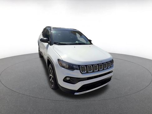 Used 2025 Jeep Compass Limited AWD/4WD image 3