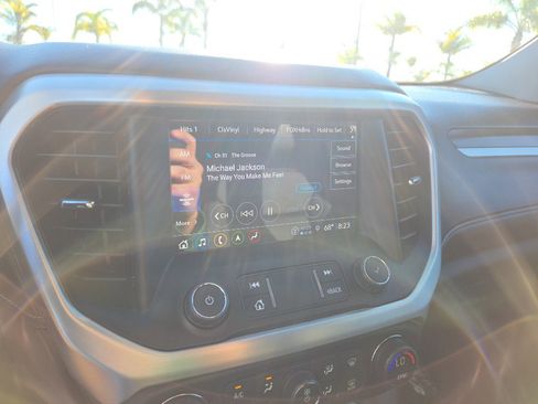 Used 2022 GMC Acadia SLT w/ Technology Package image 12