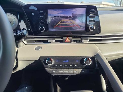 Used 2021 Hyundai Elantra SEL w/ Convenience + Premium Package image 27