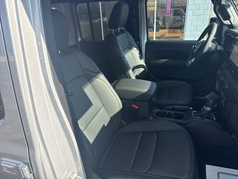 Certified 2024 Jeep Wrangler Sahara w/ Technology Group image 21