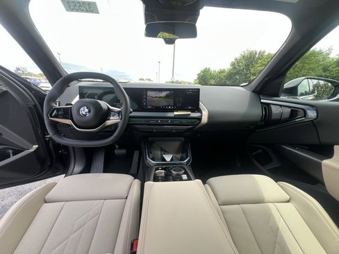 Used 2025 BMW X3 xDrive30i w/ Convenience Package image 10