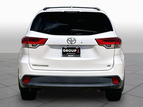 Used 2018 Toyota Highlander SE FWD image 5