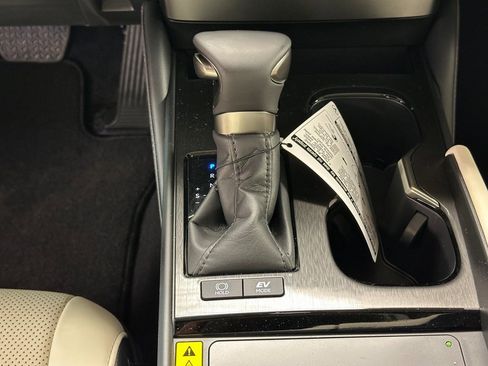 New 2025 Lexus ES 300h w/ Premium Package image 18
