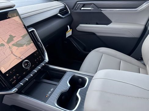 New 2026 GMC Acadia Elevation image 23