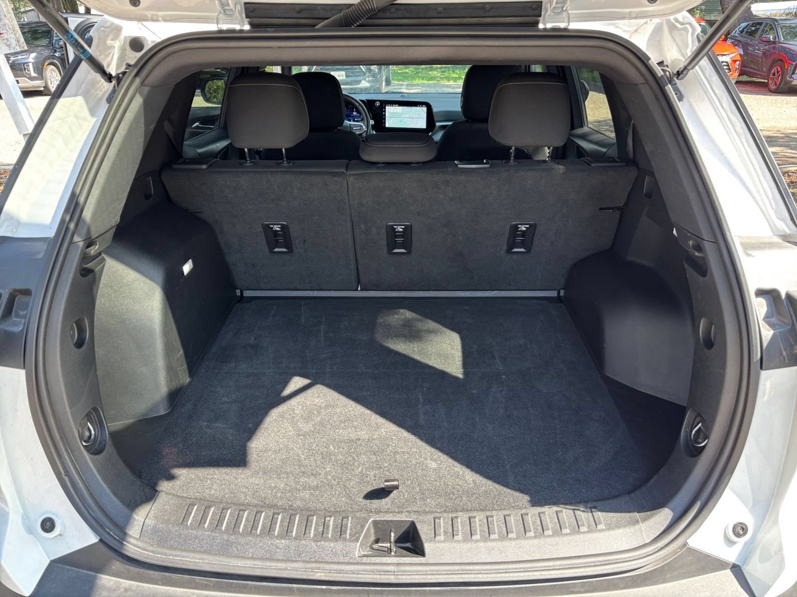 Used 2025 Chevrolet Equinox LT FWD image 30