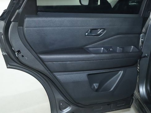 Used 2025 Nissan Pathfinder SV image 14