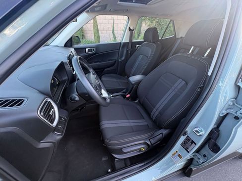 Used 2025 Hyundai Venue SEL image 36