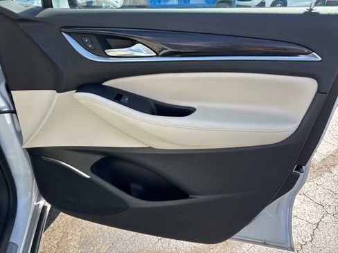 Used 2024 Buick Enclave Essence w/ Experience Buick Package AWD/4WD image 28