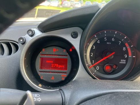 Used 2017 Nissan 370Z Touring RWD image 12