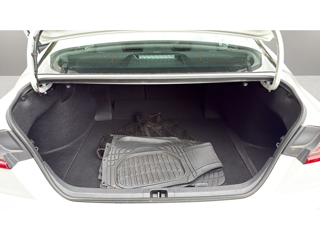 Used 2025 Toyota Camry SE FWD image 18