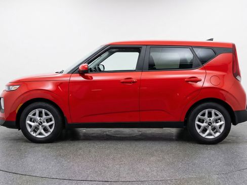 Used 2025 Kia Soul LX w/ LX Technology Package FWD image 5