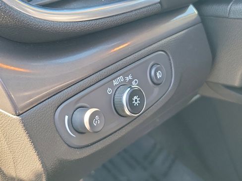 Used 2018 Buick Encore Preferred image 18