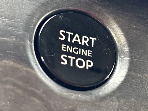 Certified 2025 Nissan Murano SV image 30